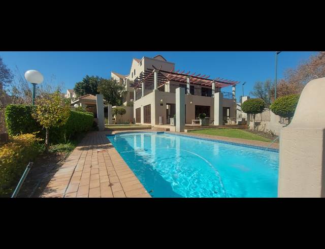 1 BEDROOM TOWNHOUSE FOR SALE IN SUNNINGHILL